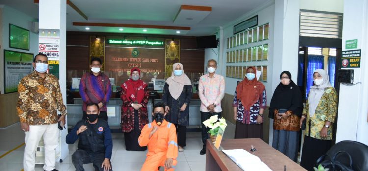 Pimpinan dan Sekretariat DPRK Serahkan Masker dan Disinfektan untuk PN Banda Aceh
