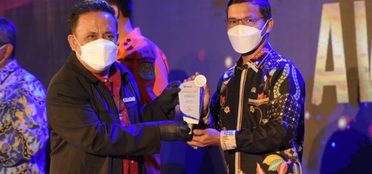 Ketua DPRK Terima The Aceh Post Awards sebagai Politikus Tanggap Urusan Sosial