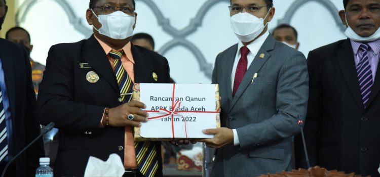 [FOTO]: Rapat Paripurna Penjelasan dan Penyerahan Raqan APBK Banda Aceh 2022