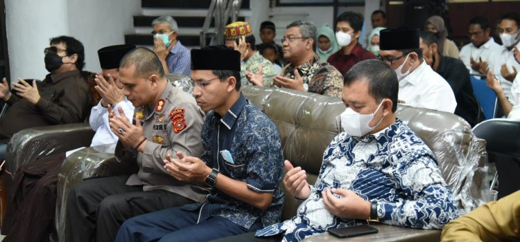 [FOTO]: Ketua DPRK Hadiri Peringatan Maulid Nabi Muhammad di PWI Aceh