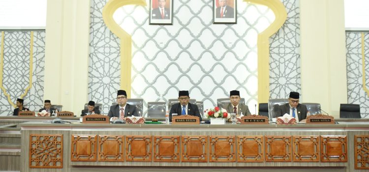 DPRK Gelar Rapat Paripurna Penyampaian Laporan Banggar terhadap R-KUA dan PPAS APBK-P Banda Aceh TA 2022