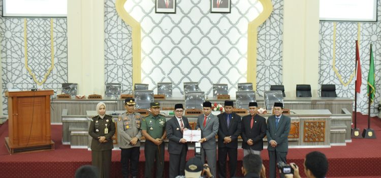 DPRK Banda Aceh Terima Dokumen Raqan APBK Perubahan dari Eksekutif