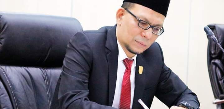 Anggota DPRK Desak Pemerintah Aceh Perbaiki Jalan rusak dan Berlobang