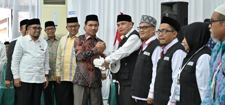 Lepas Keberangkatan JCH Kloter 11, Ketua DPRK Minta Doa Keberkahan untuk Banda Aceh