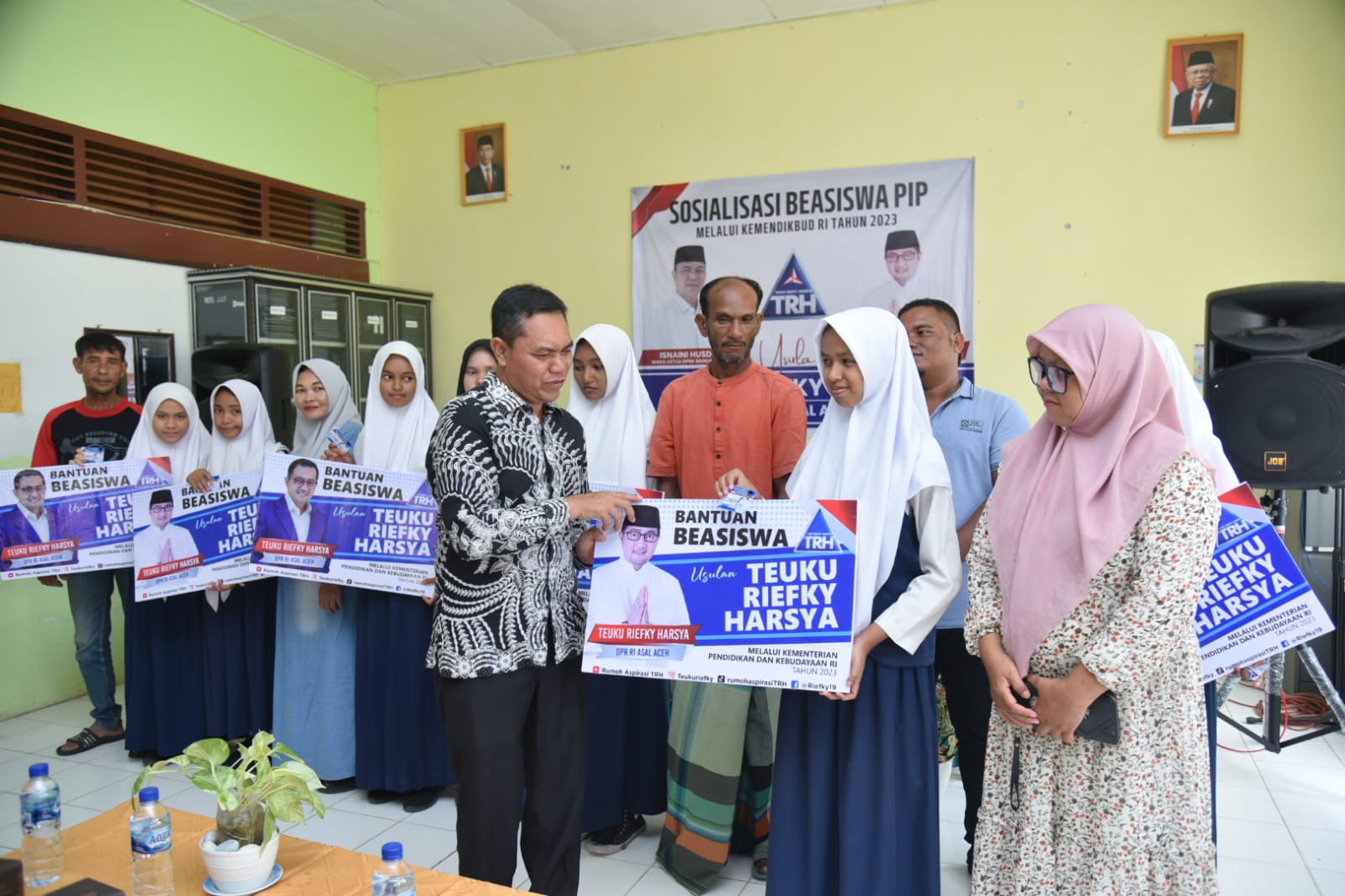 Isnaini Husda Sosialisasi Beasiswa PIP di SMP 8 Banda Aceh