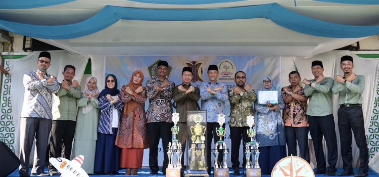 [FOTO]: Ketua DPRK Hadiri Penutupan MARSSAL Ke-10 MTSN Model Banda Aceh