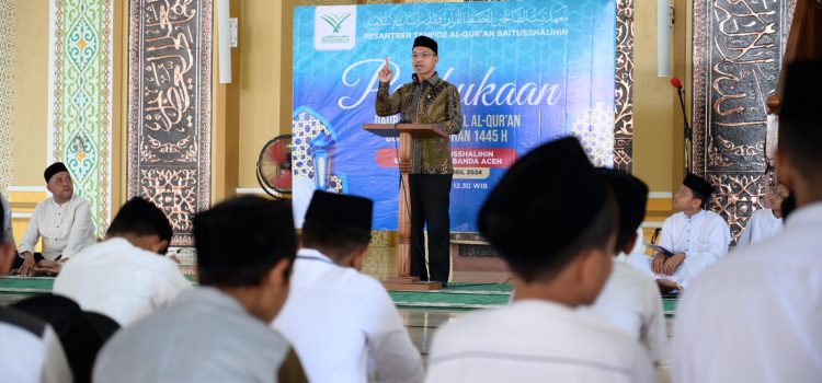 Buka Daurah Tahfiz Baitussalihin, Ketua DPRK Ajak Santri Gapai Kemuliaan dengan Al-Qur’an