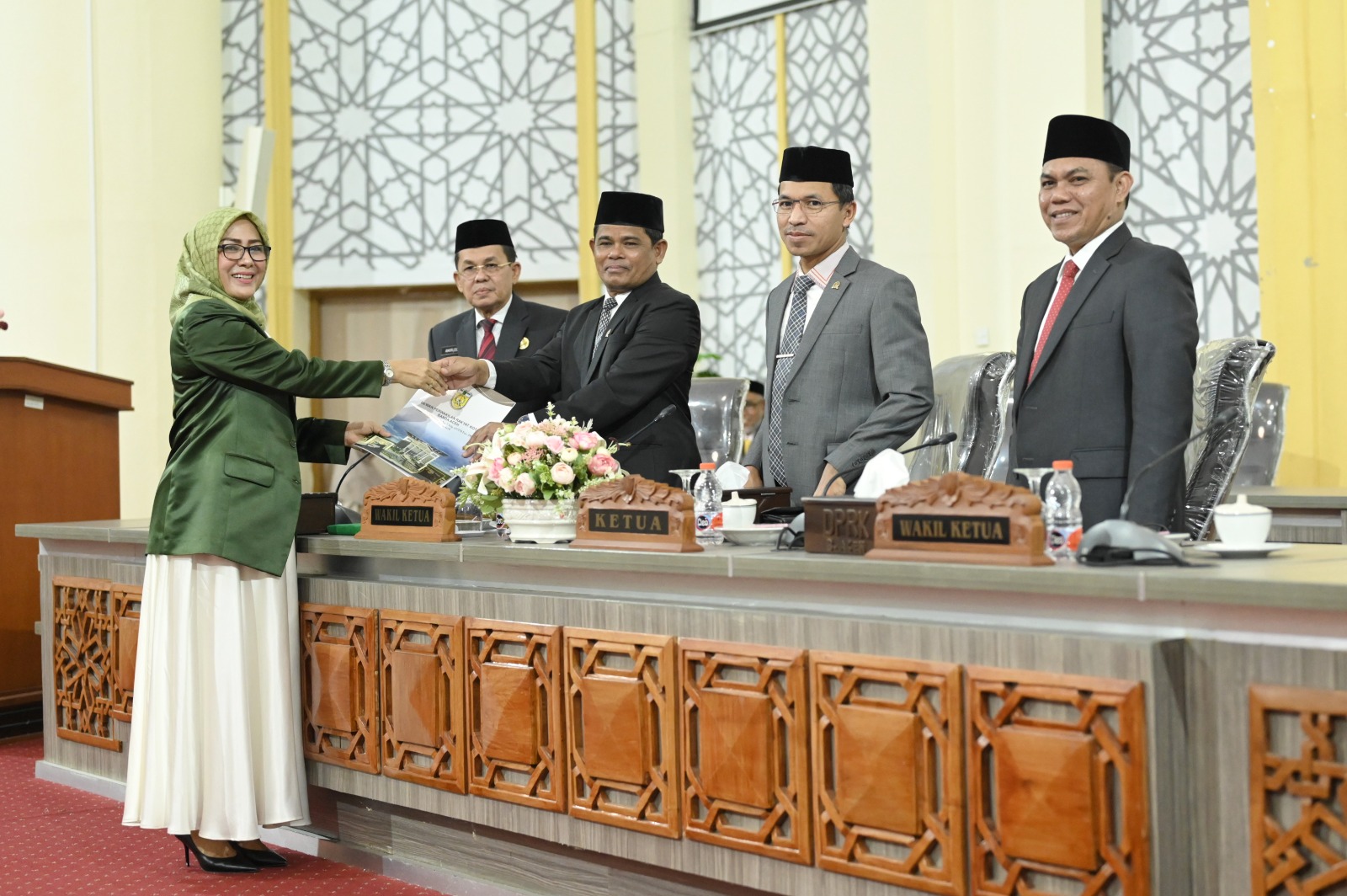 Dewan Sampaikan Rekomendasi LKPj Wali Kota Banda Aceh Tahun 2023