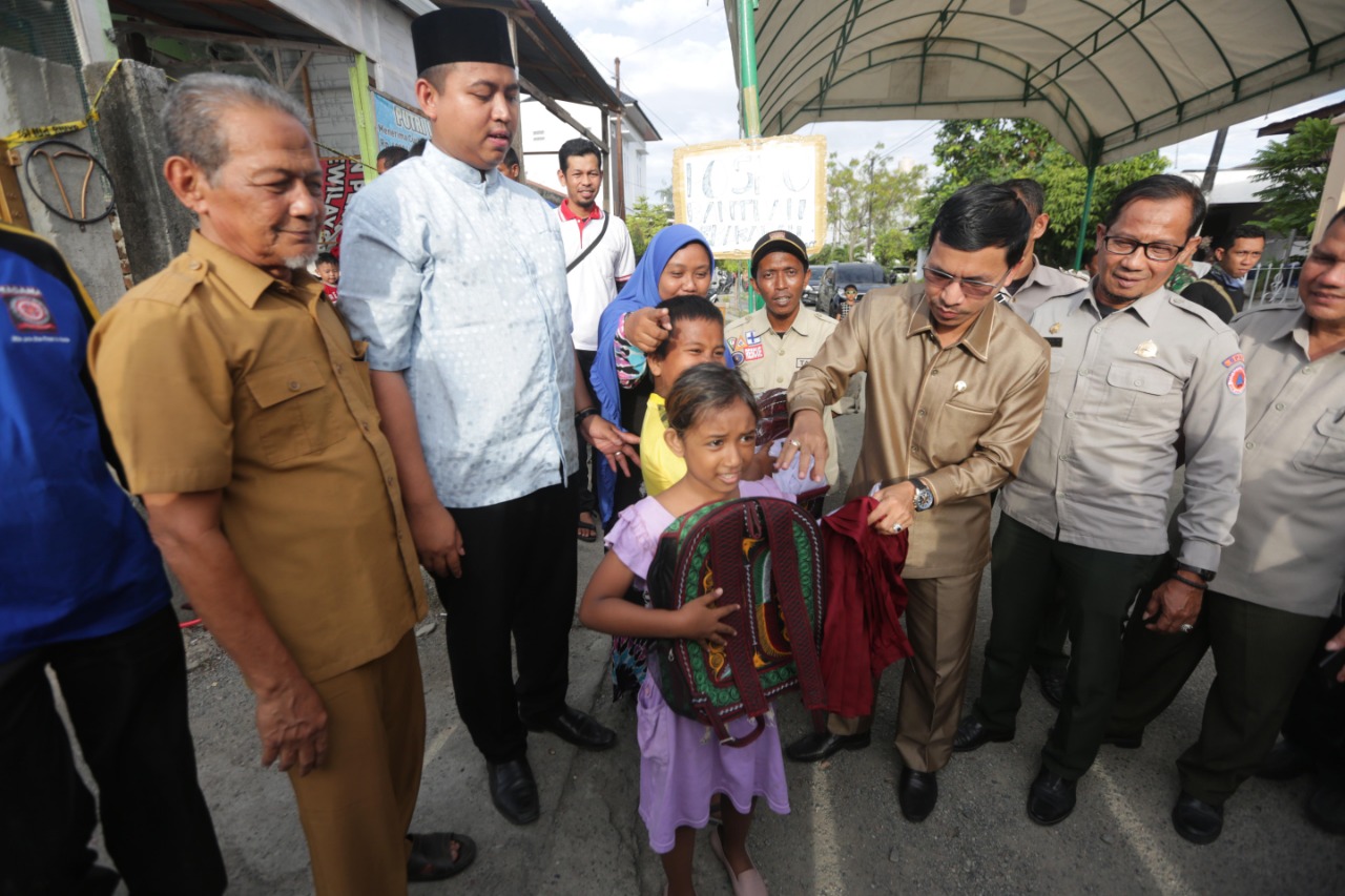 Ketua DPRK Banda Aceh, Serahkan Bantuan untuk Korban Kebakaran Gampong Keuramat