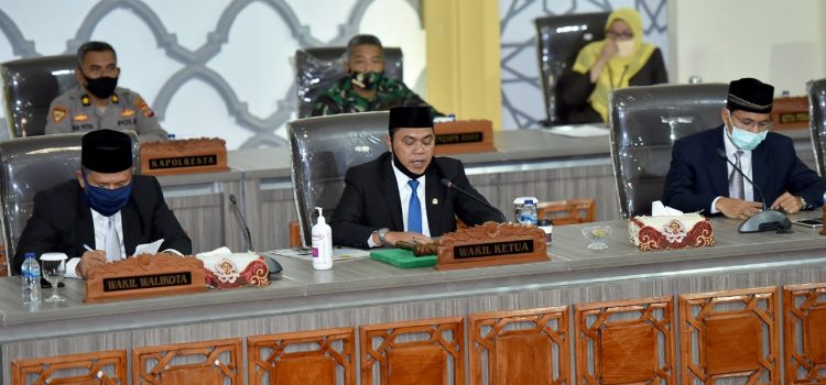 Isnaini Husda Pimpin Paripurna Penyampaian Rekomendasi DPRK Terhadap LKPJ Wali Kota Tahun 2019 Isnaini Husda Pimpin Paripurna Penyampaian Rekomendasi DPRK Terhadap LKPJ Wali Kota Tahun 2019