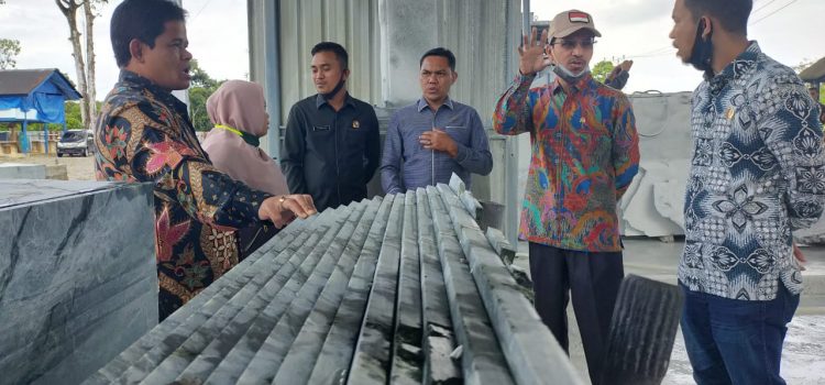 Pimpinan DPRK Banda Aceh Sambangi Pabrik Giok di Nagan Raya Pimpinan DPRK Banda Aceh Sambangi Pabrik Giok di Nagan Raya