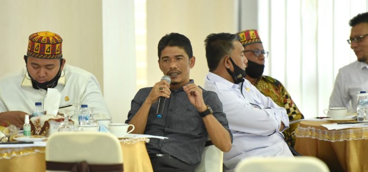 Keuchik Se-Banda Aceh Bahas Raqan Pemerintahan Mukim dengan Legislatif