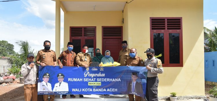 Tiga Warga Terima Bantuan Rumah dari Anggota Fraksi PAN dan Demokrat