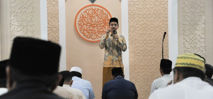 Ceramah Tarawih di Beurawe, Ketua DPRK Sampaikan Pentingnya Menjaga Niat dalam Beramal Ceramah Tarawih di Beurawe, Ketua DPRK Sampaikan Pentingnya Menjaga Niat dalam Beramal