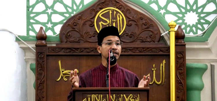 [FOTO]: Ketua DPRK Isi Ceramah Tarawih di Masjid Gampong Mulia