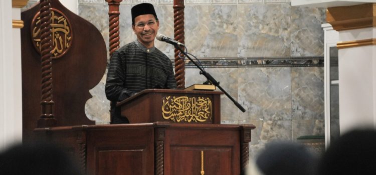 [FOTO]: Ketua DPRK Menjadi Penceramah Salat Tarawih di Gampong Keuramat