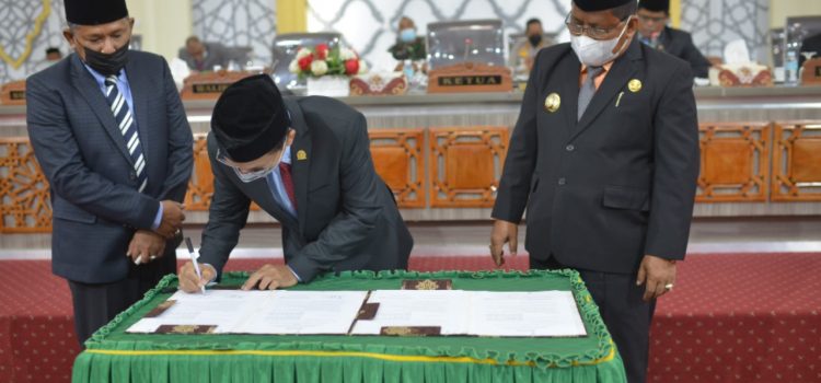 Wali Kota Serahkan Raqan Pelaksanaan Pertanggungjawaban APBK Tahun 2020 pada Dewan