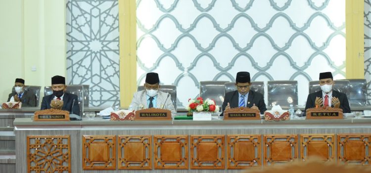 [FOTO]: Rapat Paripurna Penjelasan Wali Kota atas Usul Saran Pendapat Banggar terhadap Raqan Pertanggungjawaban APBK 2020