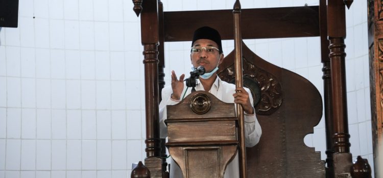 [FOTO]: Ketua DPRK Jadi Khatib Salat Jumat di Masjid Al-Huda