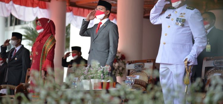 [FOTO]: Ketua DPRK Ikuti Upacara Penurunan Bendera Merah Putih HUT Ke-76 RI