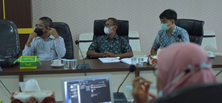 [FOTO]: Tenaga Ahli Komisi I DPRK Bahas Raqan Perpustakaan dengan Tenaga Ahli Pemko