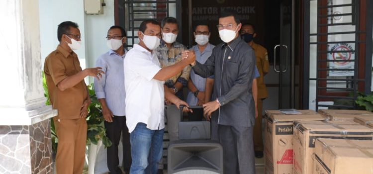 [FOTO]: Penyerahan Perangkat Wireless untuk Gampong Kota Baru