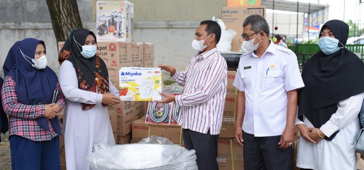 Wakil Ketua DPRK Hadiri Penyerahan Bantuan Usaha untuk Pelaku UMKM