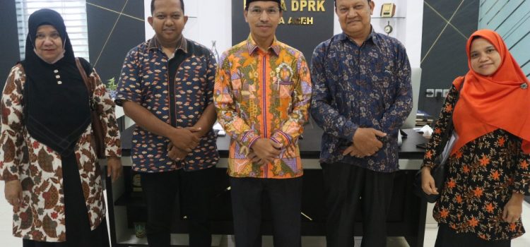 [FOTO]: Ketua DPRK Terima Audiensi Pihak SDN 32 Banda Aceh