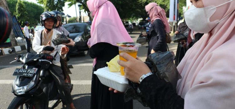 DWP Sekretariat DPRK Gelar Ramadan Berkah Berbagi Takjil