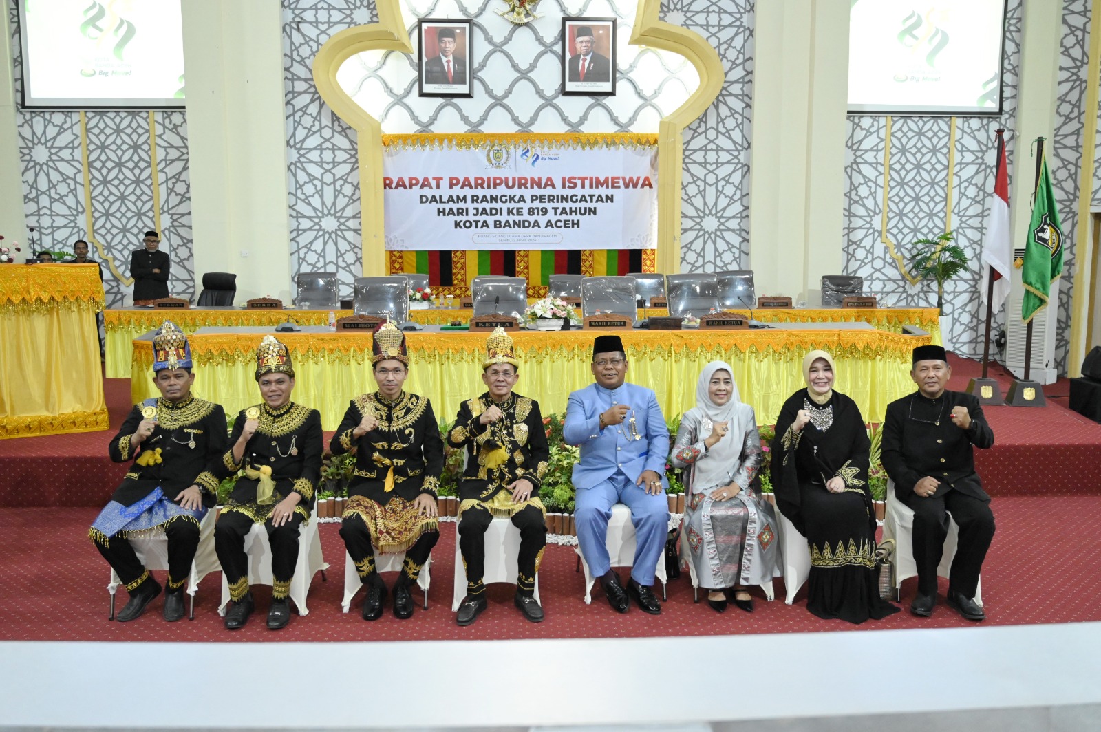 [FOTO]: Mantan Wali Kota dan Ketua DPRK Banda Aceh Hadiri Rapat Paripurna HUT Banda A