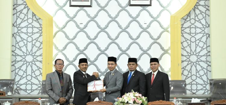 [FOTO]: Rapat Paripurna Penyampaian Penjelasan dan Penyerahan RKUA-PPAS 2025