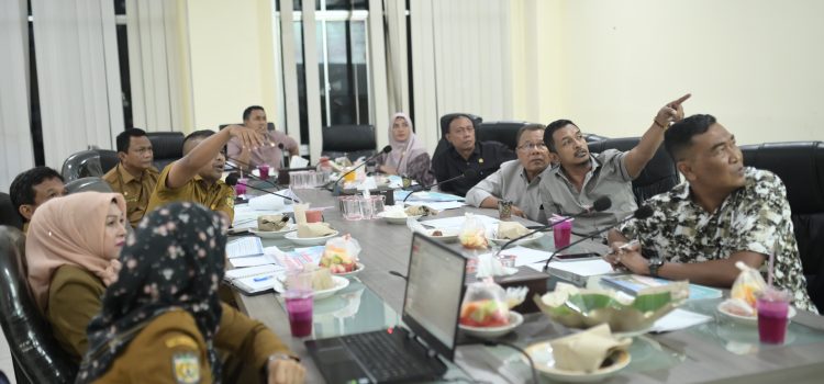 [FOTO] : Rapat Komisi I bersama BKPSDM dan Disdukcapil Banda Aceh