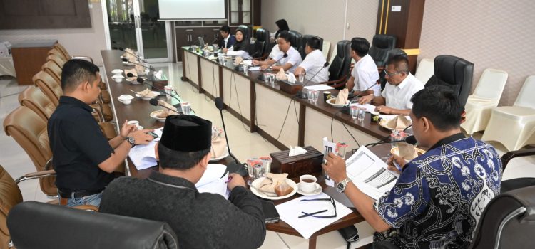 [FOTO] : Rapat Komisi III DPRK Banda Aceh dengan Mitra kerja DLHK3 Banda Aceh