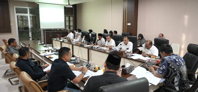 [FOTO] : Rapat Komisi III DPRK Banda Aceh dengan Badan Pembangunan dan Riset Daerah Kota Banda Aceh