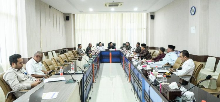 [FOTO] : Rapat Banggar dalam Rangka Pembahasan Rancangan Qanun tentang APBK Tahun Anggaran 2025