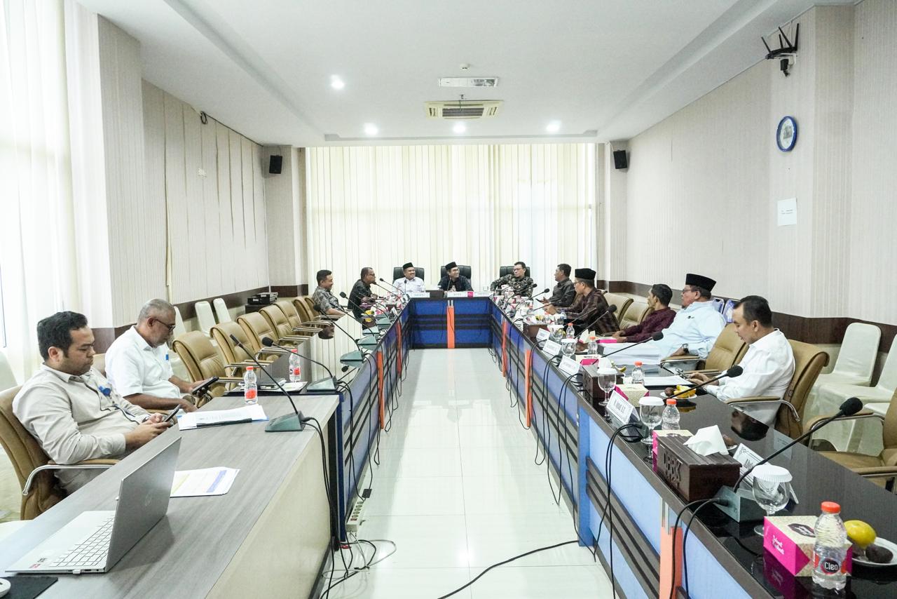 [FOTO] : Rapat Banggar dalam Rangka Pembahasan Rancangan Qanun tentang APBK Tahun Anggaran 2025