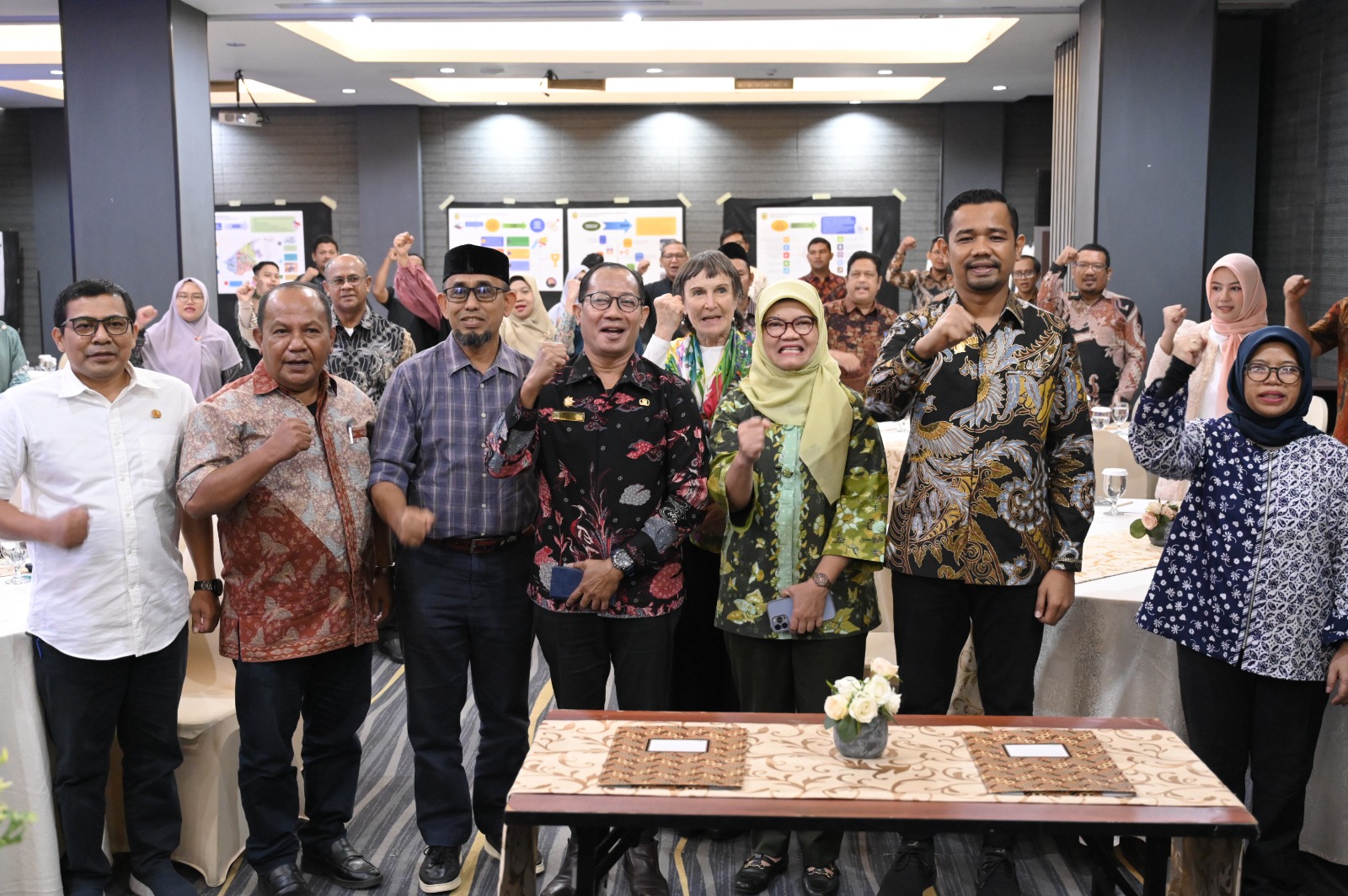 Anggota Komisi III DPRK Banda Aceh, Rahmat Aulia ST, menghadiri Lokakarya Konsultasi Pemangku Kepentingan Penyusunan Sektor Planning Document Kabupaten/Kota Sanitation Infrastructure and Institutional Support Program di Hotel Kyriad Muraya Banda Aceh, Kamis (7/11/2024).