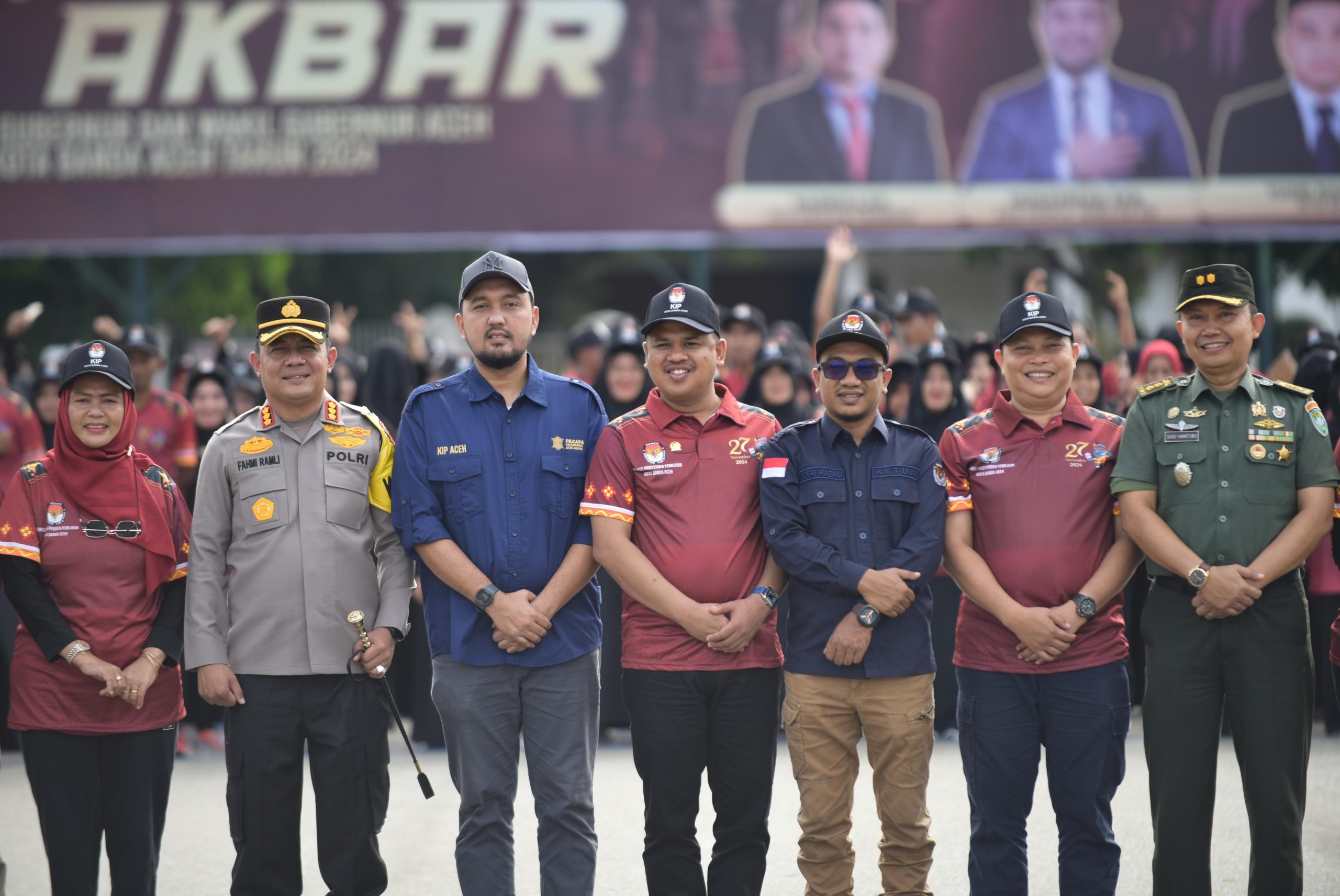 Wakil Ketua I DPRK Banda Aceh, Daniel Abdul Wahab, menghadiri Apel Akbar bersama KIP Kota Banda Aceh di Lapangan Blang Padang (Sabtu, 09/09/2024). Apel ini merupakan bentuk kesiapan seluruh jajaran penyelenggara untuk menggelar Pilkada pada 27 November 2024.