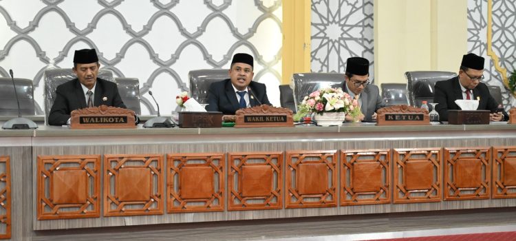 Daniel Abdul Wahab Pimpin Rapat Paripurna Penyampaian Jawaban Pj Walikota, Terhadap Pandangan Fraksi Dewan Tentang Raqan APBK Tahun 2025