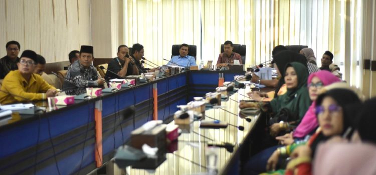 [FOTO] : Rapat Komisi IV dengan mitra kerja Dinas Pendidikan Kota Banda Aceh