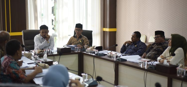 [FOTO] : Rapat Komisi II dengan mitra kerja Dinas Pariwisata dan Dinas Penanaman Modal & Pelayanan Terpadu Kota Banda Aceh