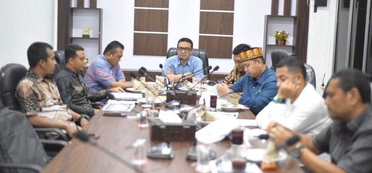 [FOTO] : Rapat Komisi III dengan mitra kerja Bagian Umum Sekertariat Daerah Kota Banda Aceh