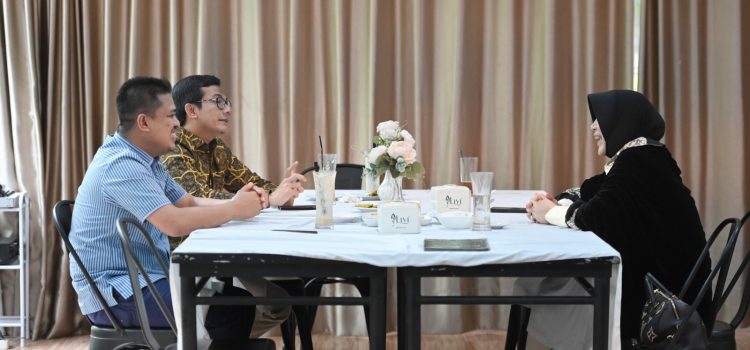 Pimpinan DPRK Banda Aceh Silaturrahmi Perdana dengan Wali Kota Terpilih Pimpinan DPRK Banda Aceh Silaturrahmi Perdana dengan Wali Kota Terpilih