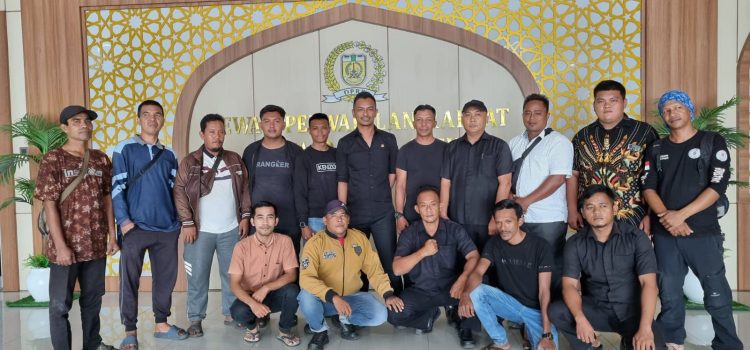 Gaji Tak Kunjung Dibayar, Petugas Pasar di Banda Aceh Mengadu ke Dewan Gaji Tak Kunjung Dibayar, Petugas Pasar di Banda Aceh Mengadu ke Dewan