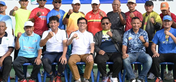 Ketua DPRK Banda Aceh Resmikan Turnamen Tenis Veteran
