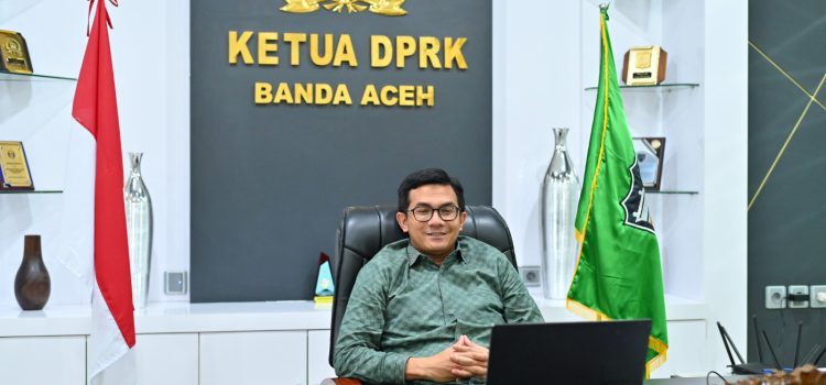 Galeri : Ketua DPRK Banda Aceh mengikuti sesi Zoom Meeting dan Youtube KPK RI