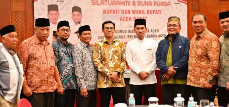 Galeri : Ketua DPRK Banda Aceh mengadiri acara Silaturrahmi dan Buka Puas Bersama IKABA IPELMABAR Galeri : Ketua DPRK Banda Aceh mengadiri acara Silaturrahmi dan Buka Puas Bersama IKABA IPELMABAR