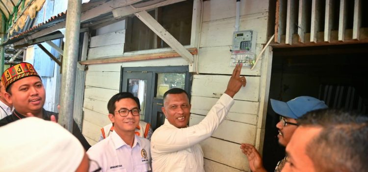 Galeri : Ketua DPRK Banda Aceh Irwansyah ST, ikut hadiri Penyalaan Serentak Listrik untuk Nyalakan Mimpi bersama Anggota DPR RI H. Ghufran