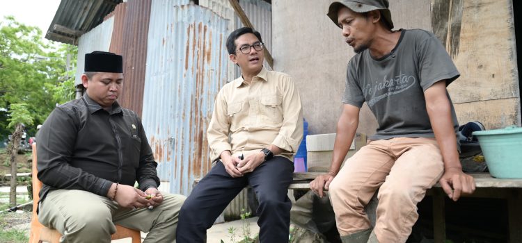 Ketua DPRK Kunjungi Petani Cabai yang Gagal Masukkan Anaknya ke MIN Ketua DPRK Kunjungi Petani Cabai yang Gagal Masukkan Anaknya ke MIN