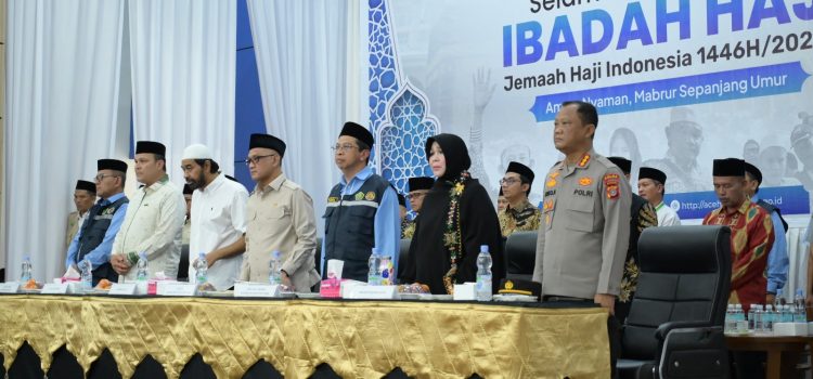 Galeri : Ketua DPRK Banda Aceh, Menghadiri Acara Pelepasan Pemberangkatan Jamaah Calon Haji Embarkasi Aceh Tahun 1446 H/2025 M